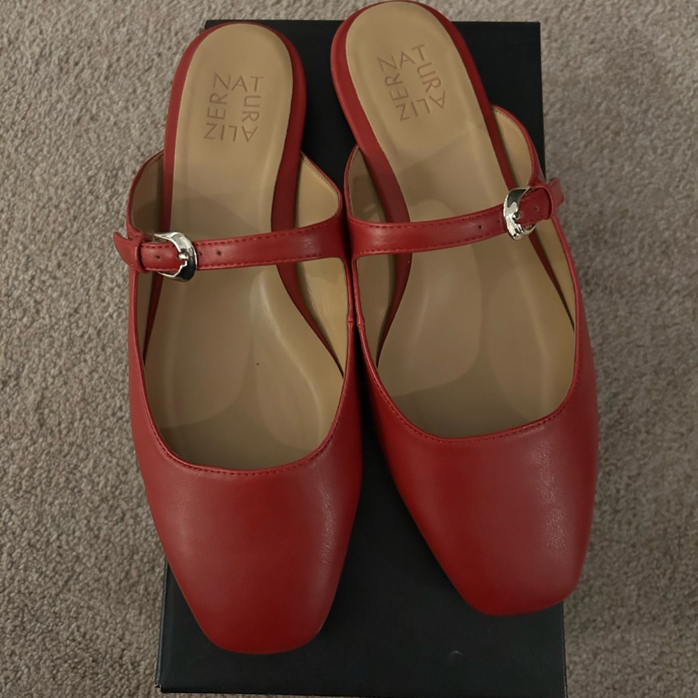 NWT New Naturalizer Red Apple Mary Jane Mule 8.5 WIDE